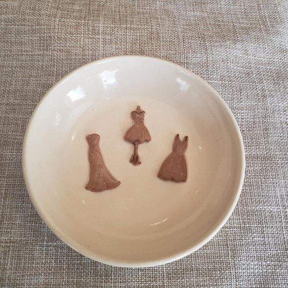 Handmade Chic Ceramic Jewelry Dish – Dress Imprints Round Trinket Dish - Picture 1 of 11